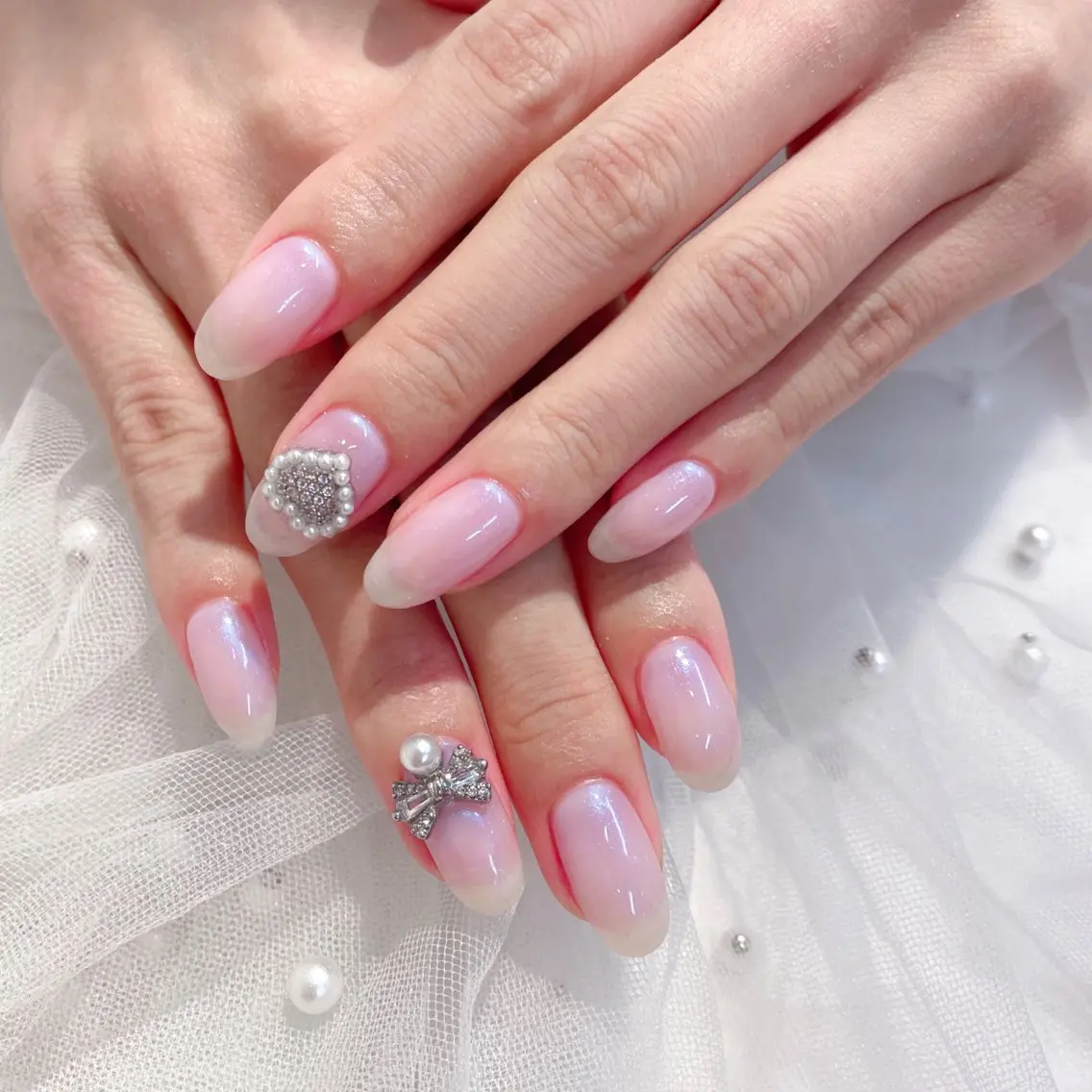 ネイル フレンチネイル ジェルネイル ガーリー グラデーション キラキラネイル Liora nailのネイルデザイン