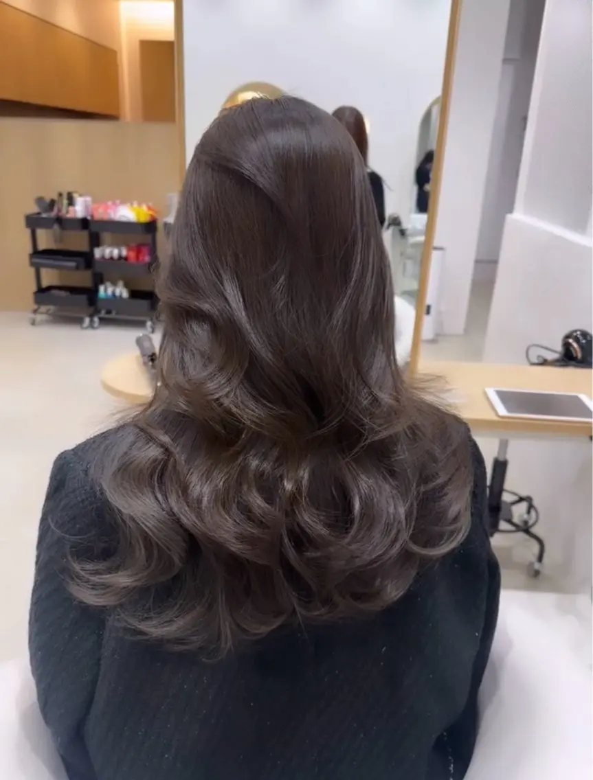 ロング カラー SONA/レイヤー/ 顔周り/ダブルカラーのヘアスタイル