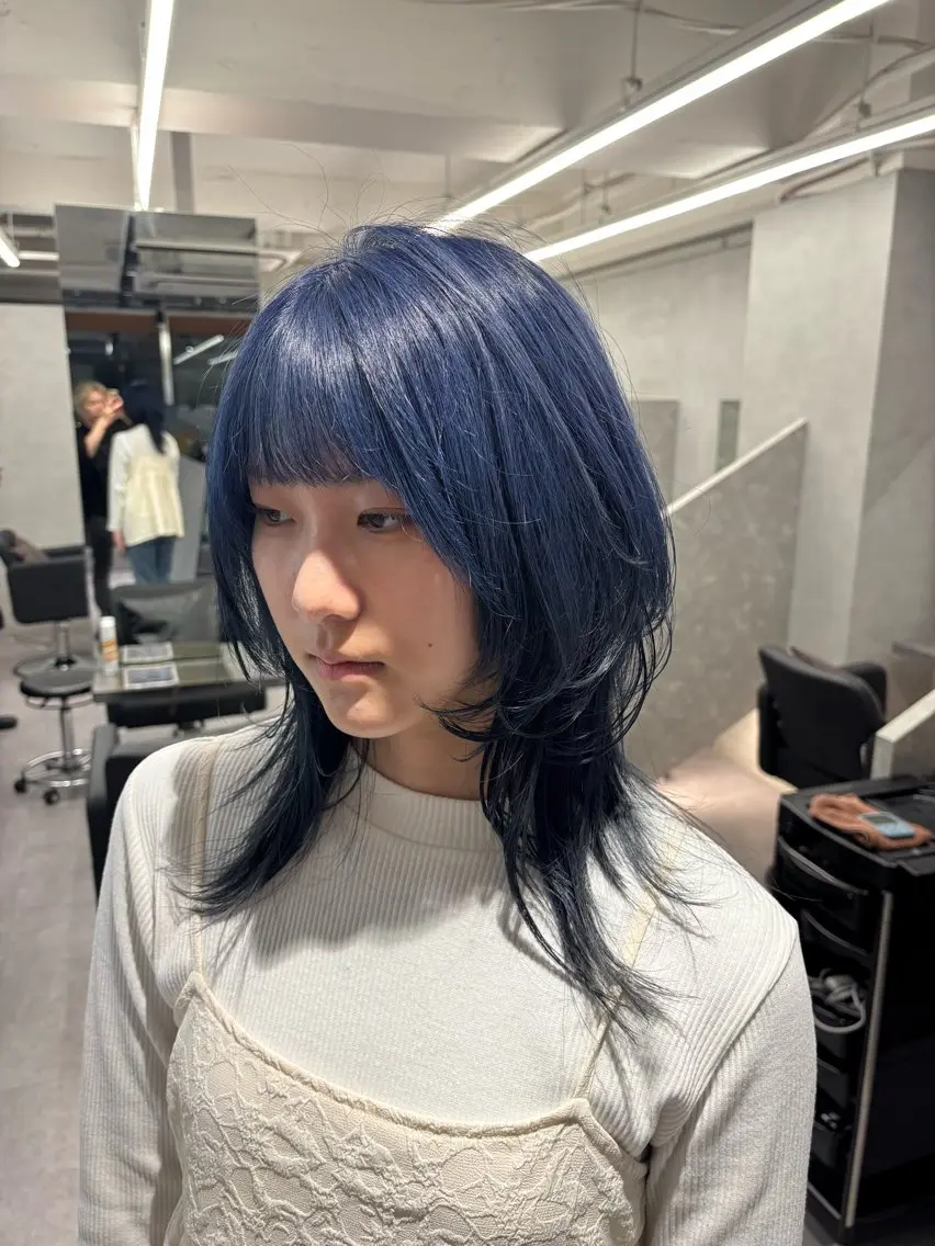 ミディアム カラー ブリーチ ブルーカラー ネイビーカラー ハッシュカット カット ヘアカラー ハイトーン×似合わせ Shoseiのヘアスタイル