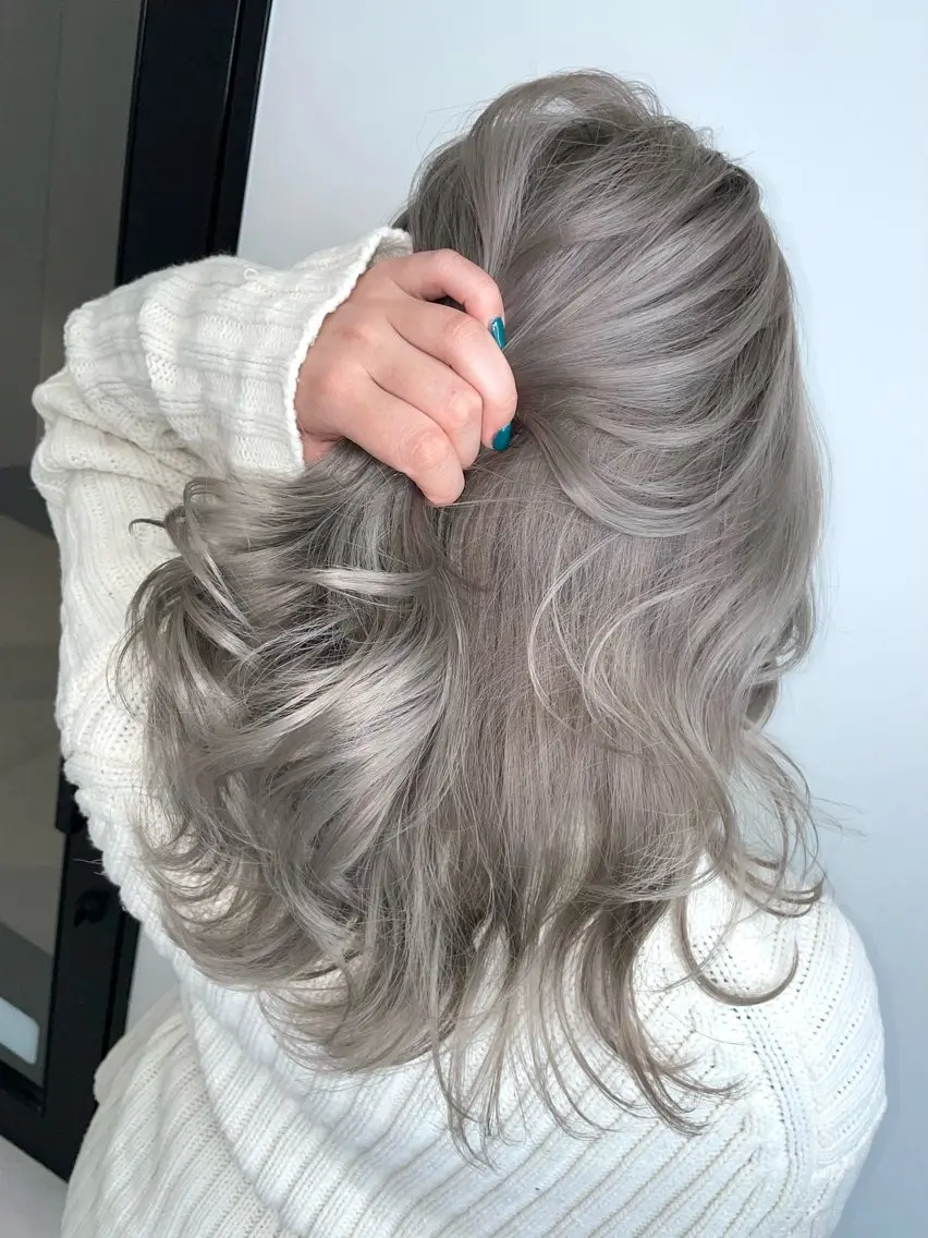 カラー Asami／名古屋／ ハイトーン／デザインのヘアスタイル
