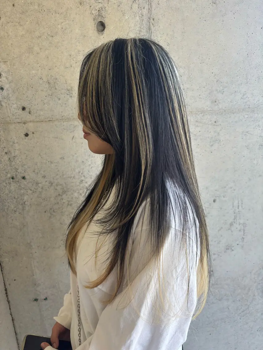 ロング 高橋 朝露のヘアスタイル