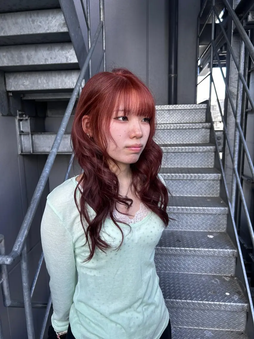 セミロング カット ヘアカラー 桑江 紫瑞花のヘアスタイル