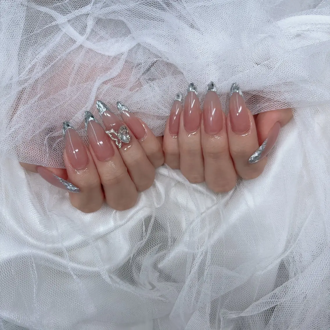 ネイル オーロラネイル フットネイル 氷ネイル・うるうるネイル キラキラネイル 韓国ネイル Lance nailのネイルデザイン