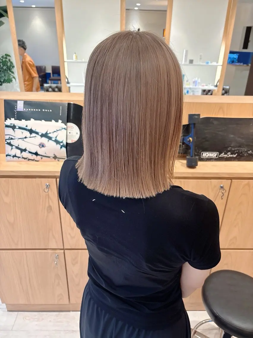 ミディアム カット ヘアカラー 安藤 ひなたのヘアスタイル