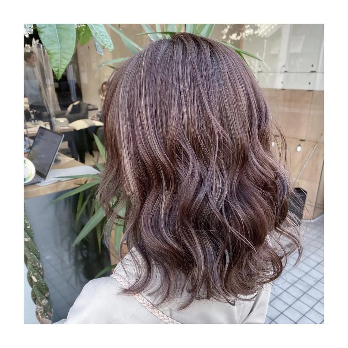 ミディアム カラー ヘアアレンジ アッシュ アッシュブラウン ブラウンカラー 透明感カラー ハイライトカラー 小國 綾かのヘアスタイル