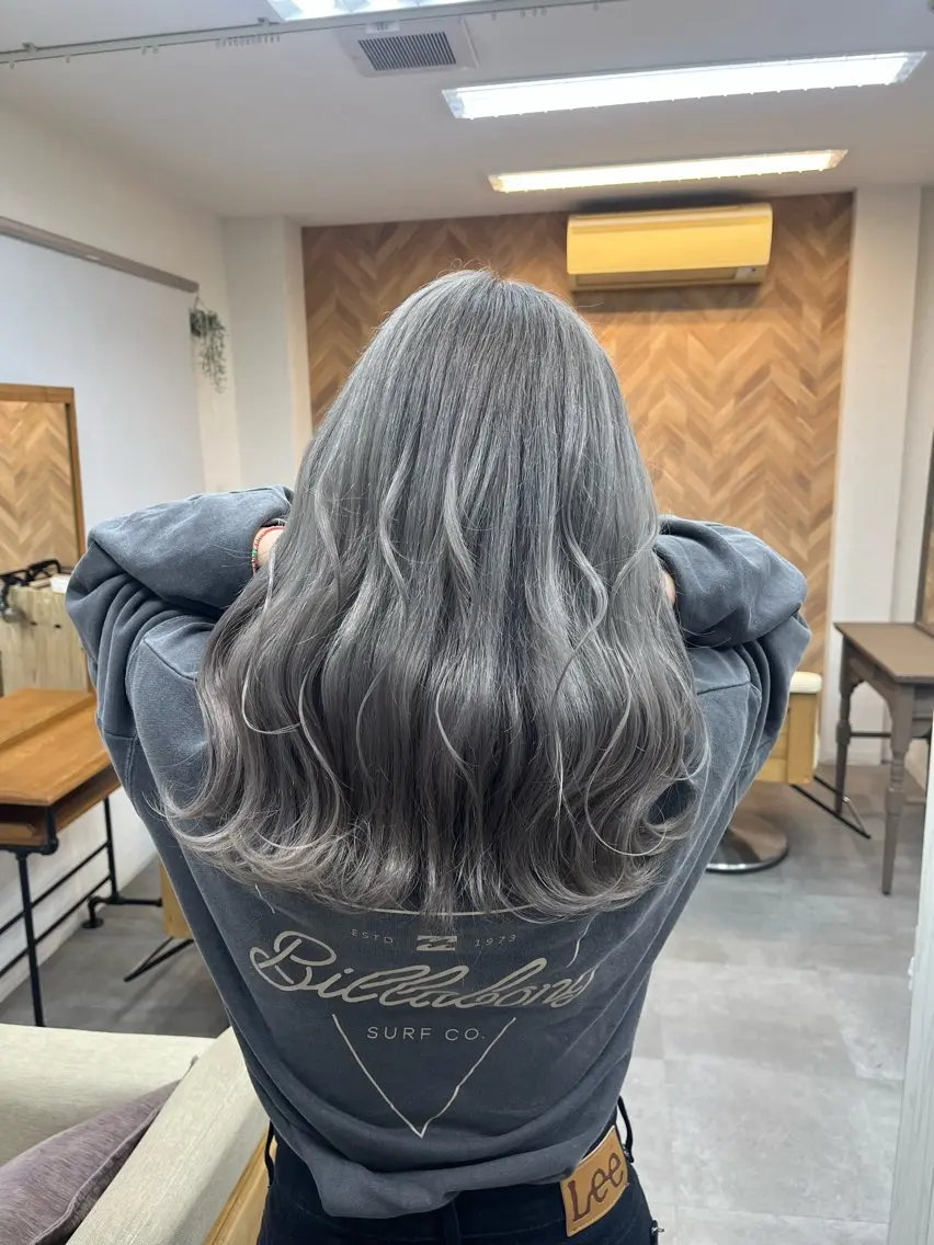 セミロング ブリーチカラー HAZUKI🦖のヘアスタイル