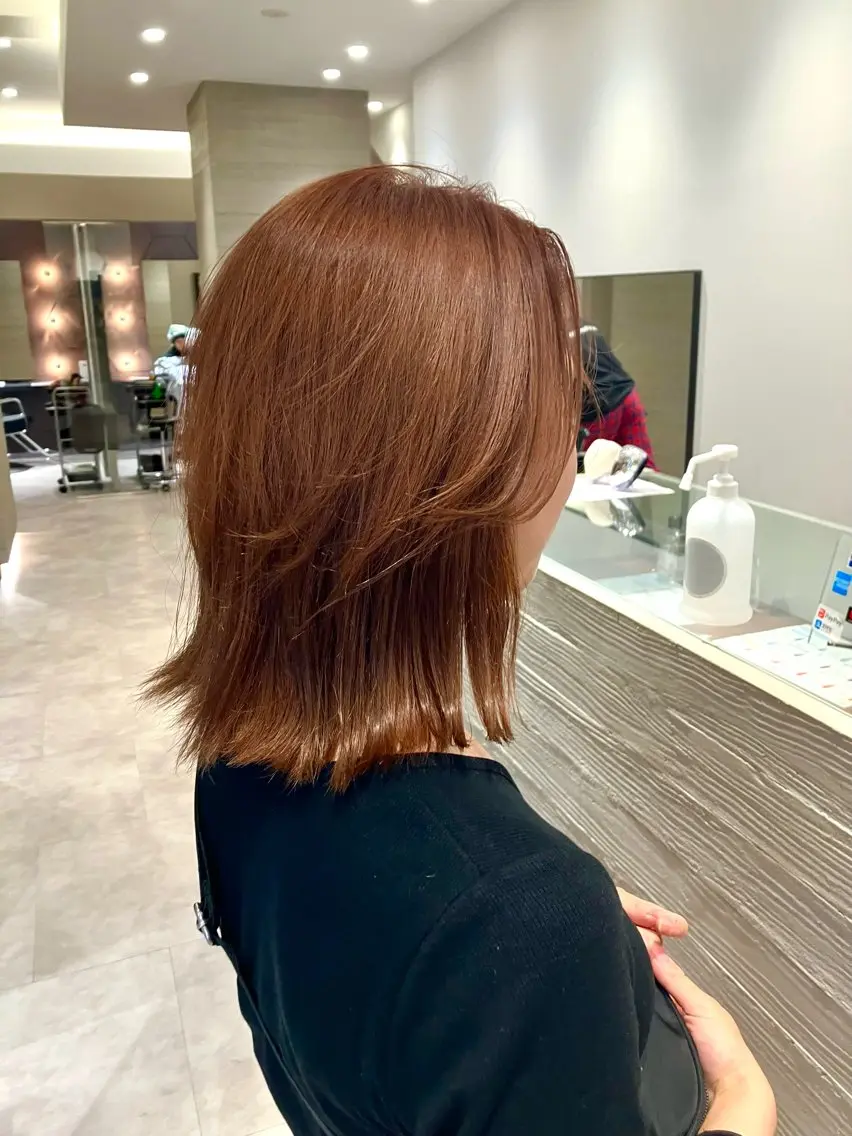 ミディアム カラー オレンジ レイヤーカット サキ🤍ハイトーン 🪩レイヤーカットのヘアスタイル
