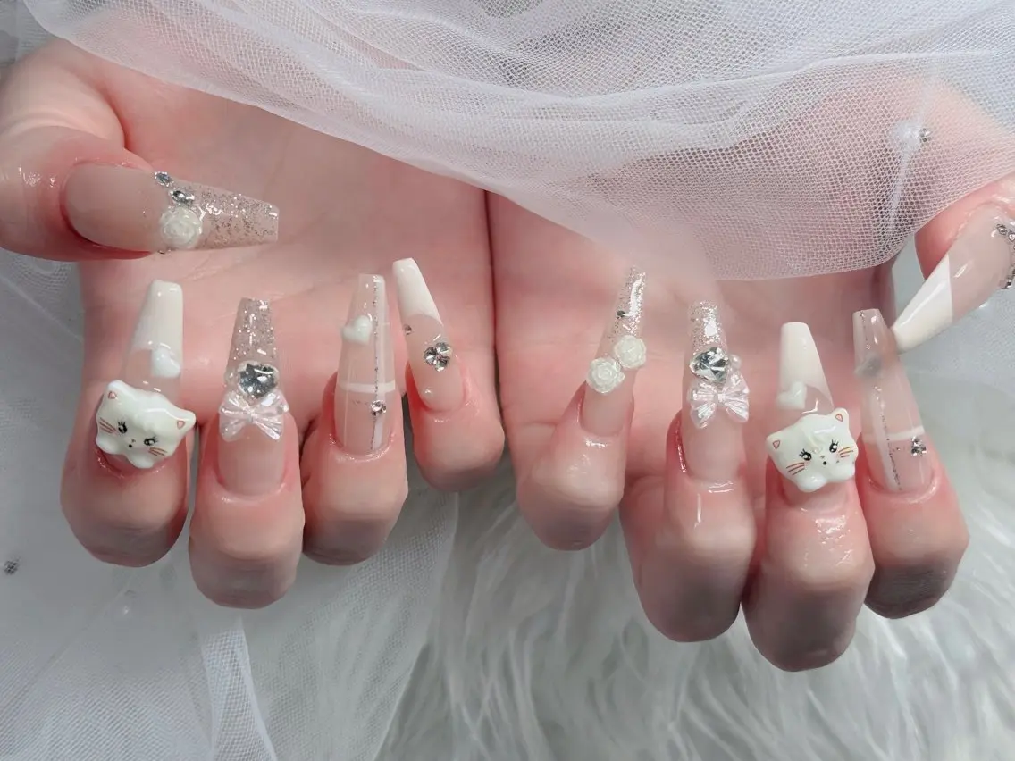 ネイル オーロラネイル フレンチネイル ジェルネイル ハロウィン キラキラネイル ハンドネイル H.baby Nail Salonのネイルデザイン