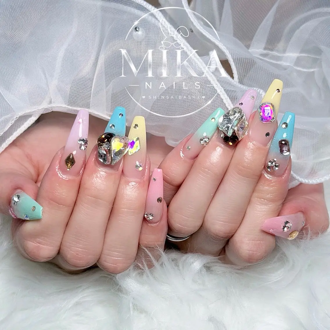 ネイル アートネイル チークネイル ドット フットネイル フレンチネイル ハンドネイル Luna Mikaのネイルデザイン