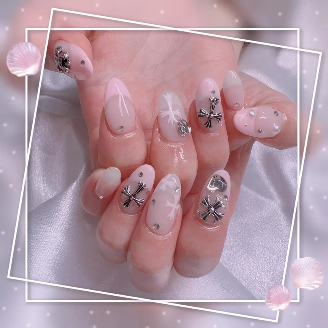 ネイル フレンチネイル キラキラネイル 韓国ネイル マグネットネイル マグネットフレンチ ハンドネイル ハンドケア Chill Nailsalonのネイルデザイン