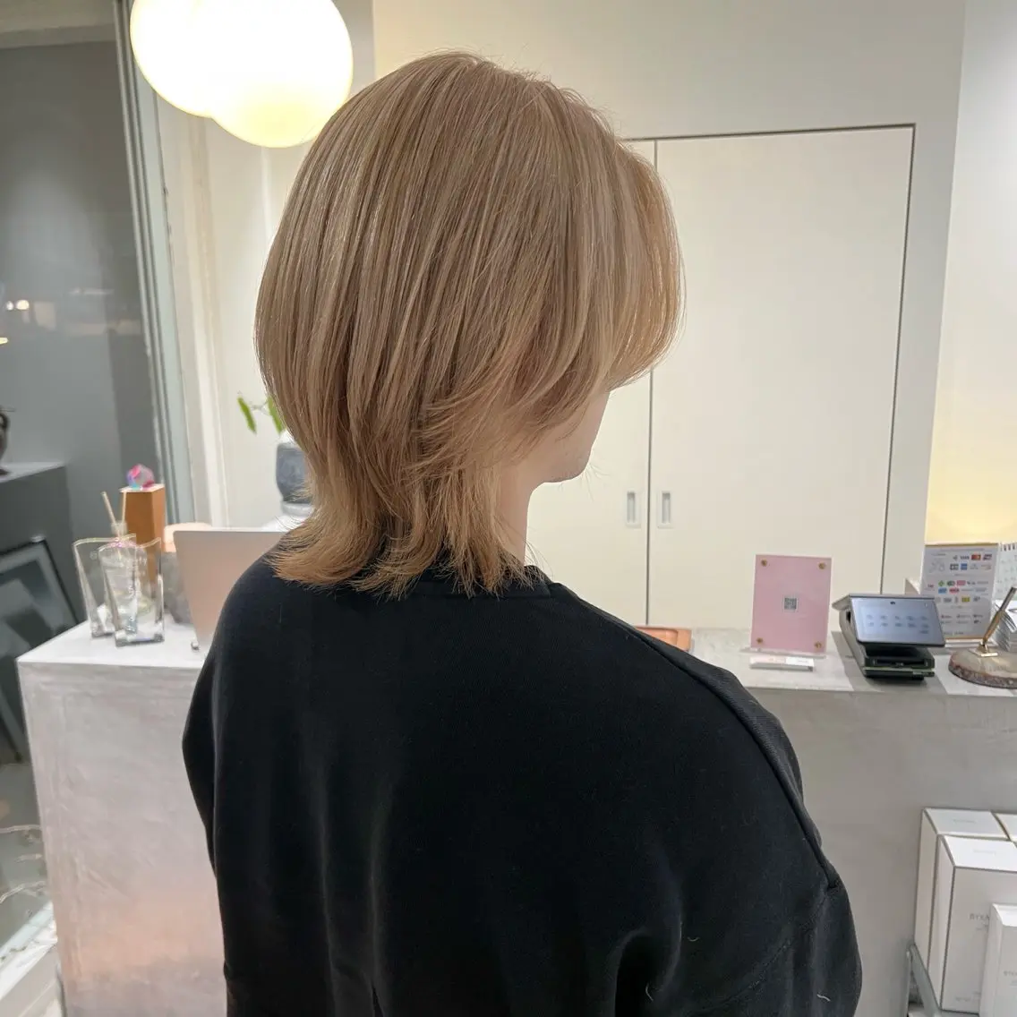 カラー メンズ ベージュカラー ミルクティーベージュ ヘアカラー 周東 芽依のヘアスタイル