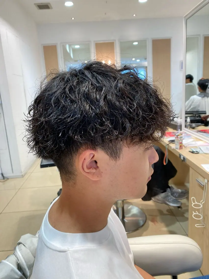 ショート パーマ メンズ カット パーマ メンズ特化型美容師 栗山勇人のヘアスタイル