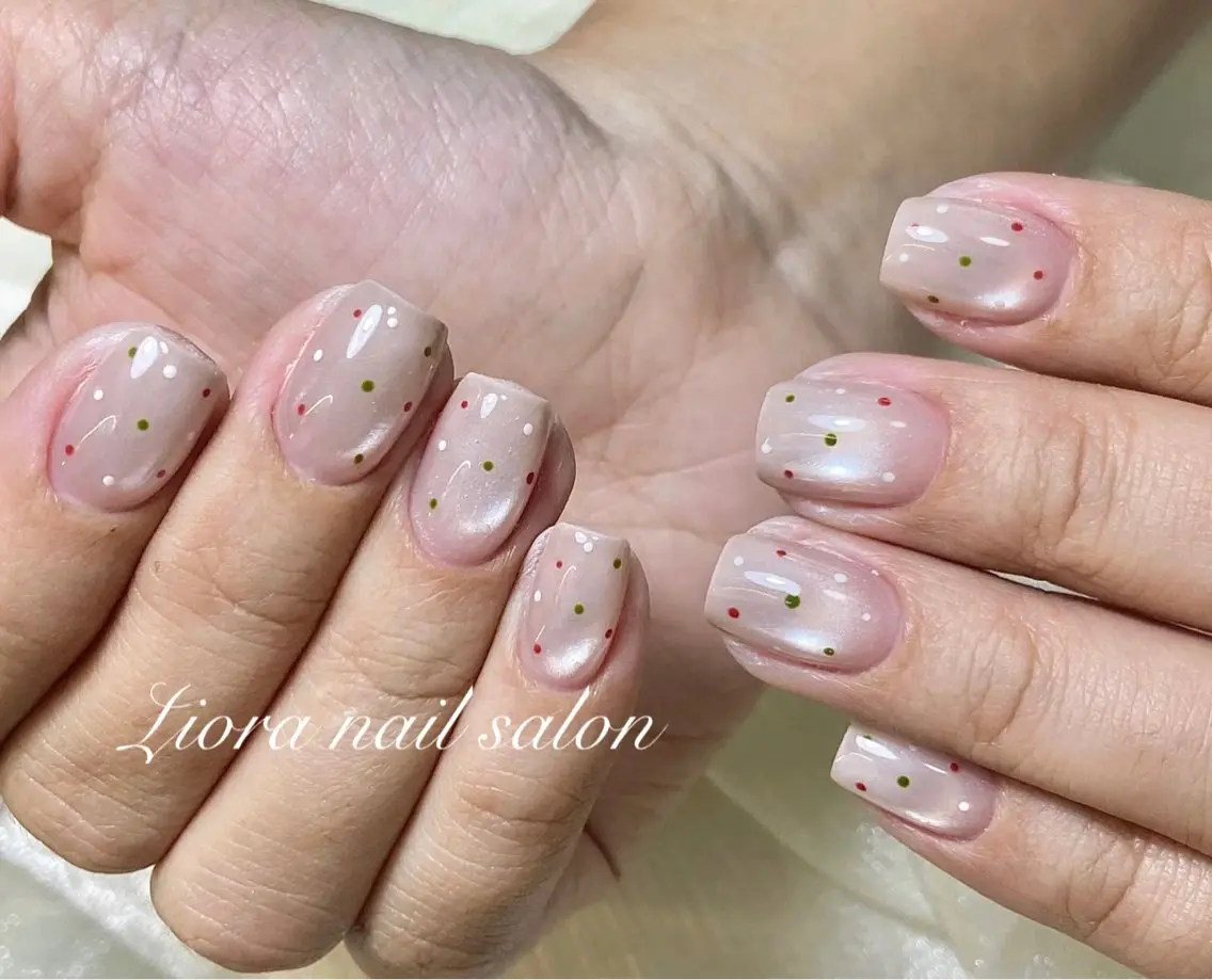 ネイル フレンチネイル ジェルネイル ガーリー グラデーション キラキラネイル ハンドネイル JUN Lioraネイルのネイルデザイン