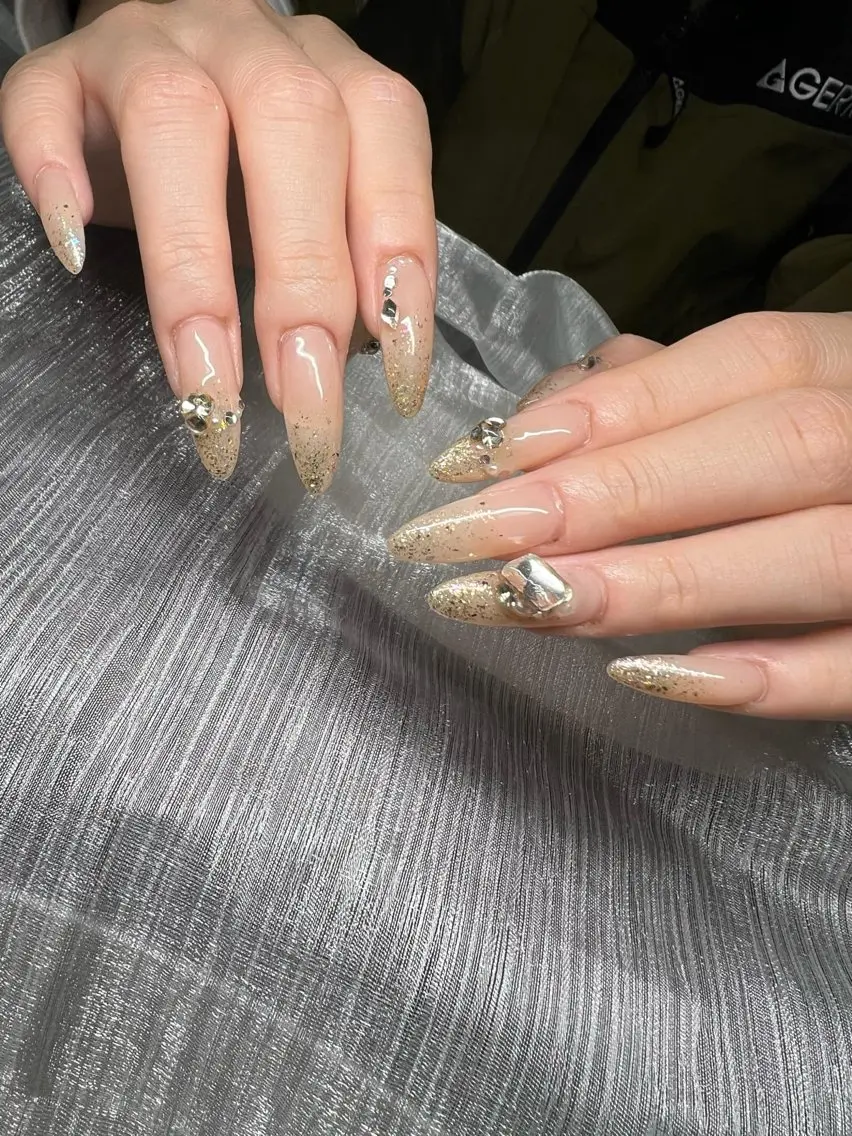 ネイル オーロラネイル チークネイル 長さ出し フットネイル フレンチネイル Lee Nails チップ長さだし専門店のネイルデザイン