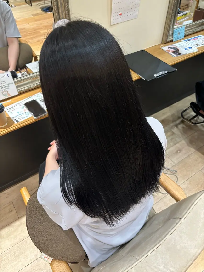カラー ヘアカラー トリートメント しおり🍬 KOKORO🤍のヘアスタイル