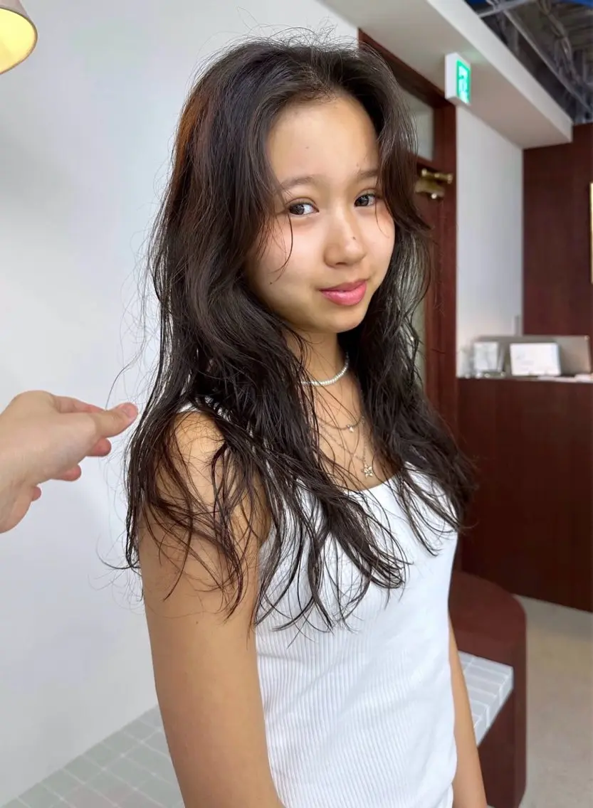 ロング カラー パーマ ハイライトカラー ハイライト レイヤーカット ロング カット ヘアカラー パーマ トリートメント パーマ /レイヤー 榛地渉馬 /矢場町のヘアスタイル