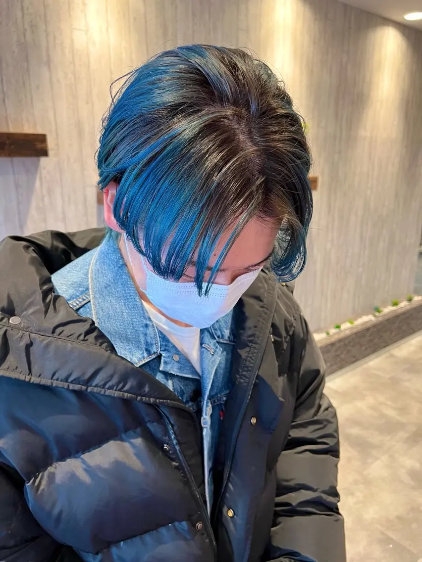 ショート カラー ブリーチ ブルーカラー グラデーションカラー 乕谷 美潮のヘアスタイル