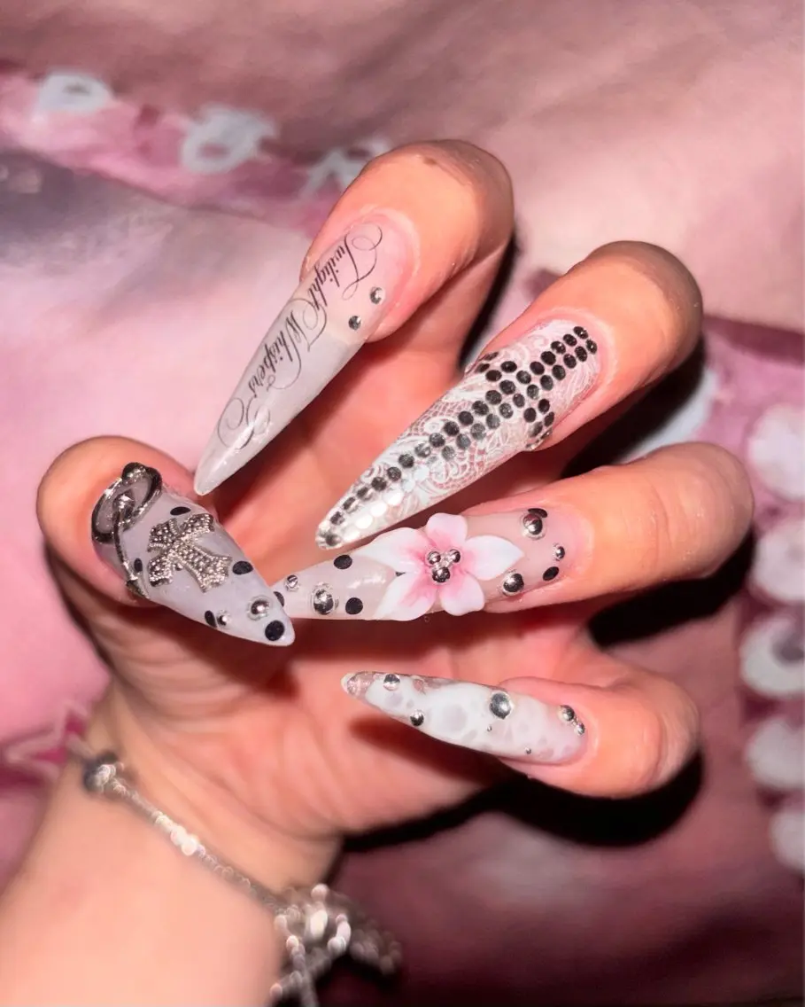 ネイル ハンドネイル 🪐富島彩夏 /海外nail🪐のネイルデザイン