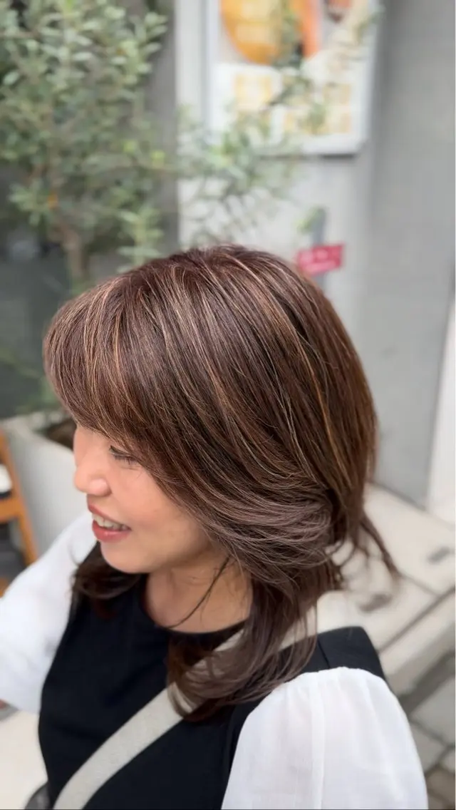 《白髪を魅せる》🌿大人の美髪ぼかしハイライトカラー+カット+ケアトリートメント(炭酸泉付き)¥9,800の写真