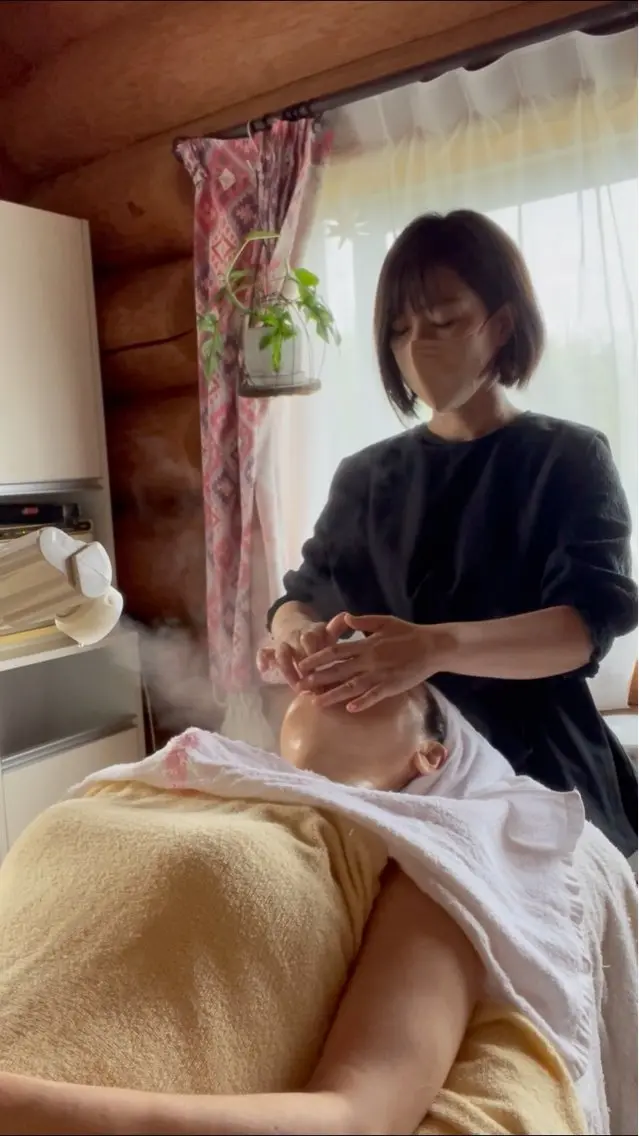 新メニュー✨疲れ顔、フェイスライン、ほうれい線にお悩みの方へ💆‍♀️小顔マッサージ、老廃物を流しスッキリ小顔に！の写真