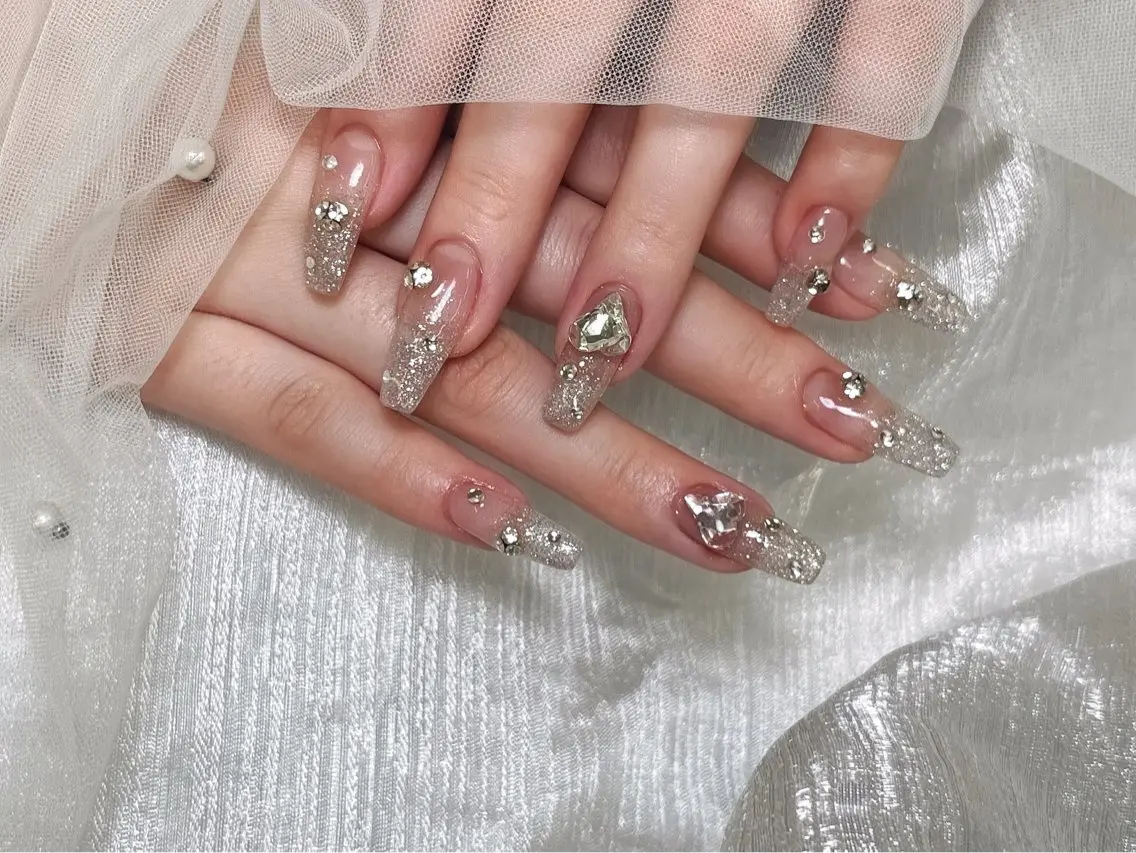 ネイル 持ち込み RUBYネイルサロン 9Caratsのネイルデザイン
