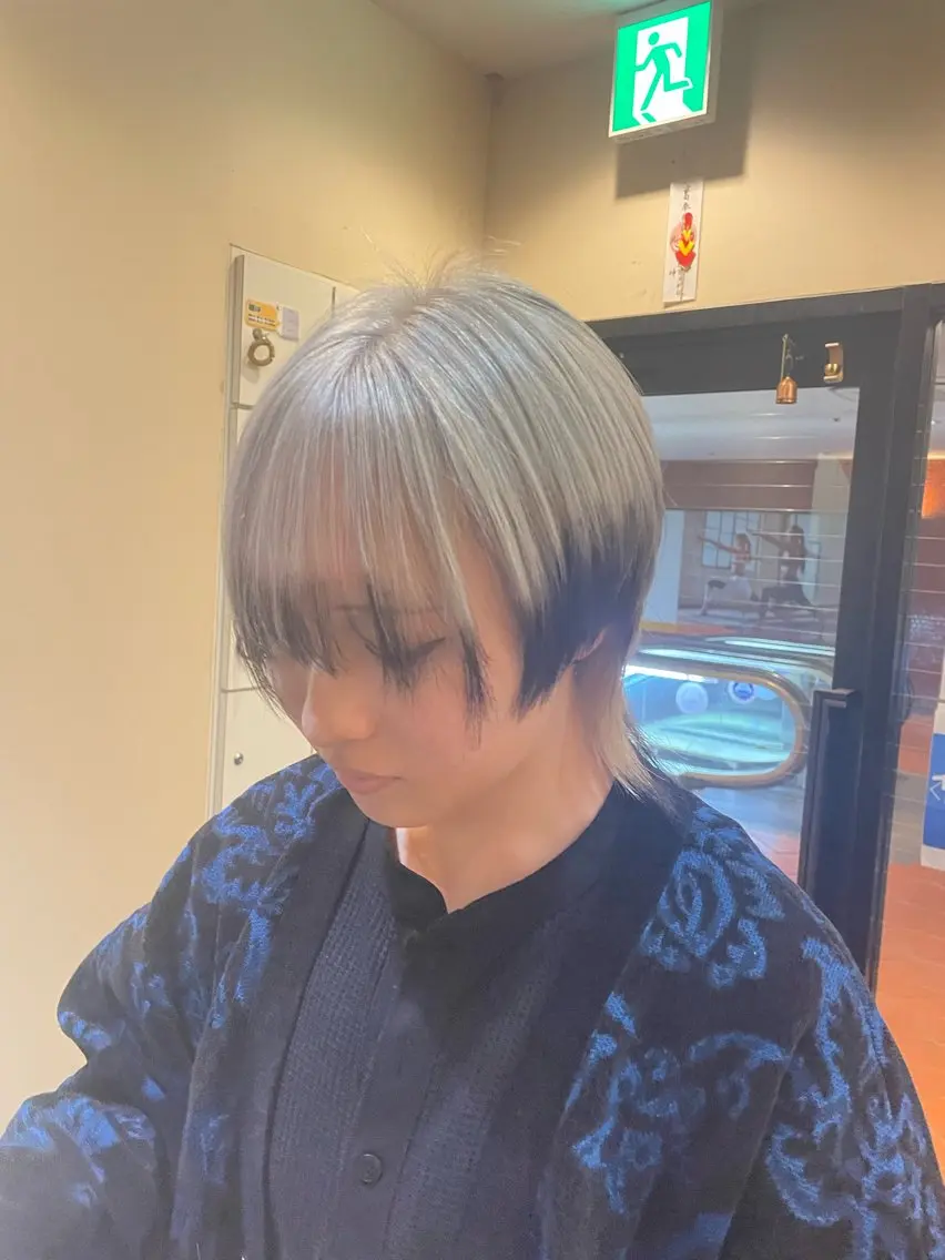 ミディアム カラー ブリーチ シルバー ホワイトシルバー ヘアカラー トリートメント 奥野JAPAN🌈 艶髪カラーのヘアスタイル