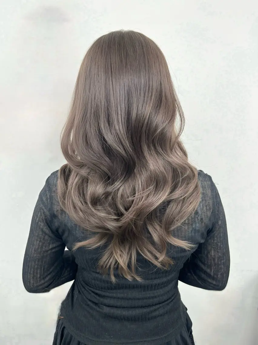ロング カラー アッシュ ベージュカラー ブリーチ ブラウンカラー ブラウンベージュ ヘアカラー トリートメント ヘアセット 透明感カラー✨🩵 韓国ヘアkanatoのヘアスタイル