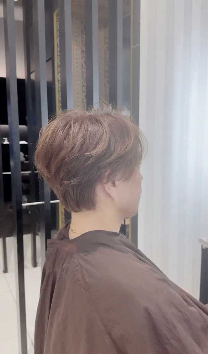 ショート アッシュ カット ヘアカラー パーマ トリートメント 河上 雅俊のヘアスタイル