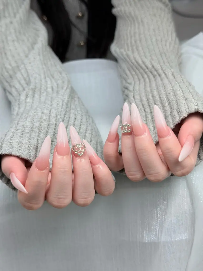 ネイル アートネイル ジェルネイル 韓国ネイル ロングネイル 持ち込み ハンドネイル ハンドケア Blingg NailStudioのネイルデザイン