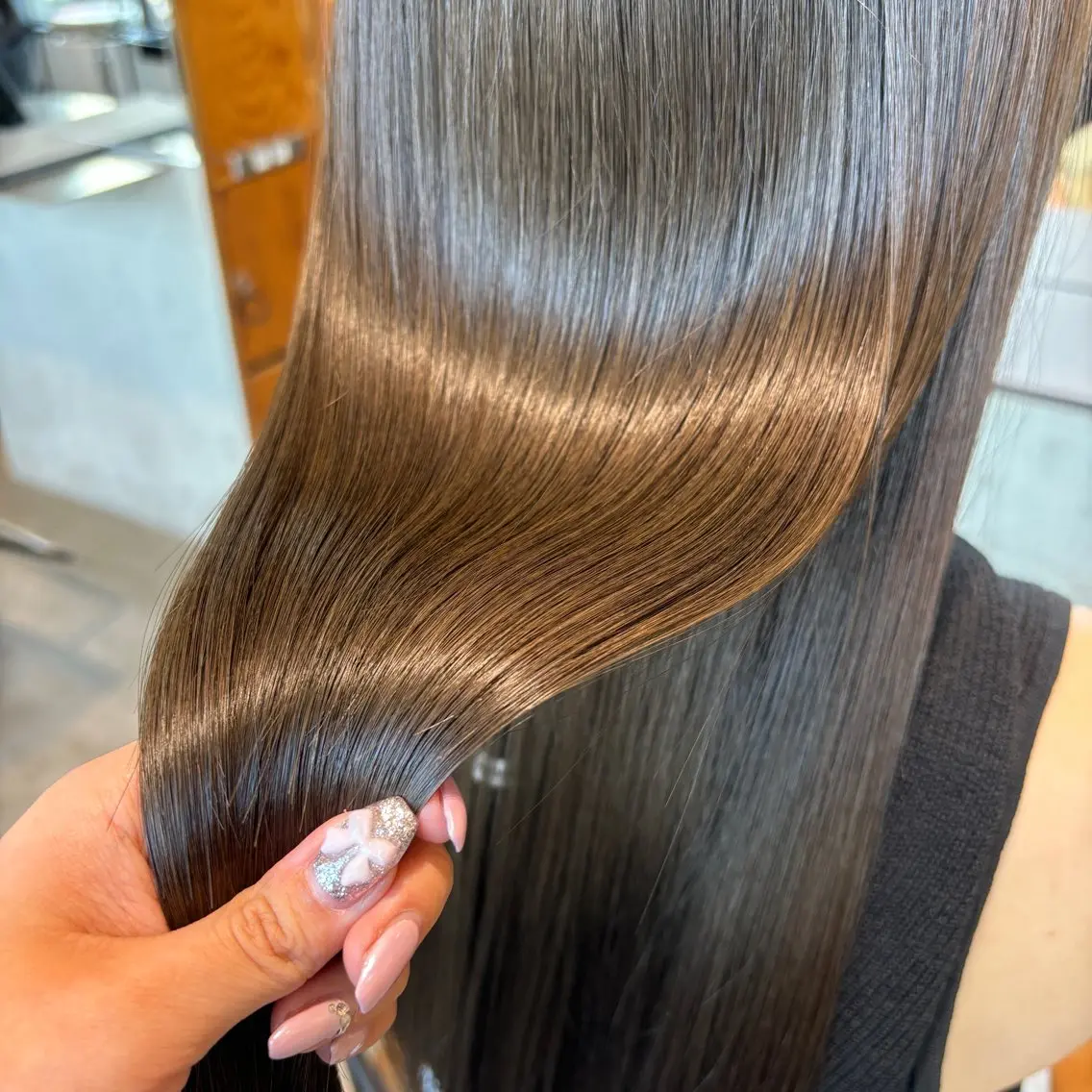 ロング カラー 透明感カラー グレージュ オリーブグレージュ オリーブグレー ヘアカラー トリートメント 小木曽 里華のヘアスタイル