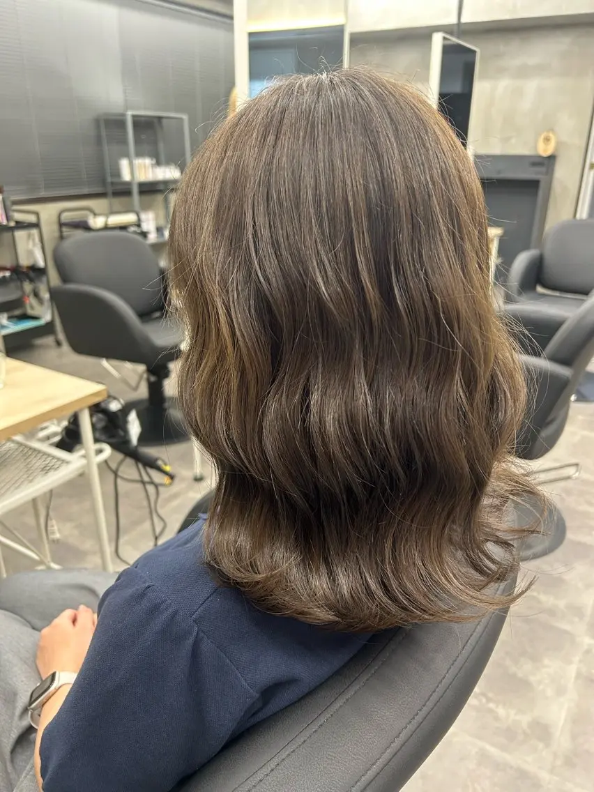 セミロング カラー アッシュ アッシュブラウン ブラウンカラー ヘアカラー トリートメント M CHIHIROのヘアスタイル