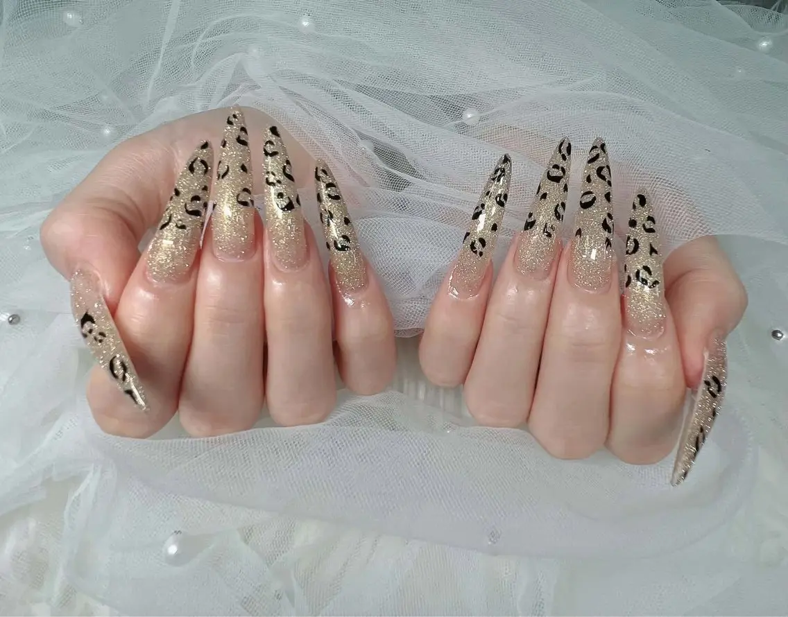 ネイル 長さ出し グラデーション 卒業式 キラキラネイル マグネットネイル ハンドネイル Lee Nailsのネイルデザイン