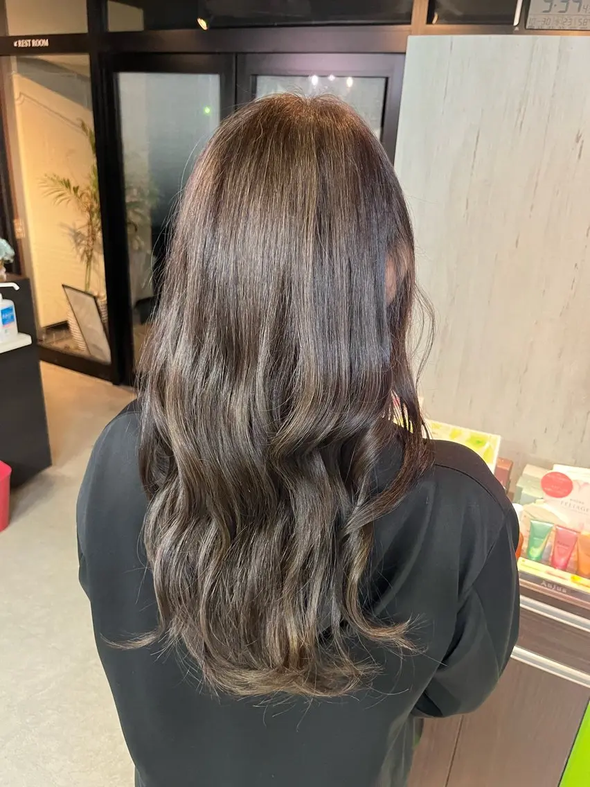 セミロング ハイライト 喜多 佐和のヘアスタイル