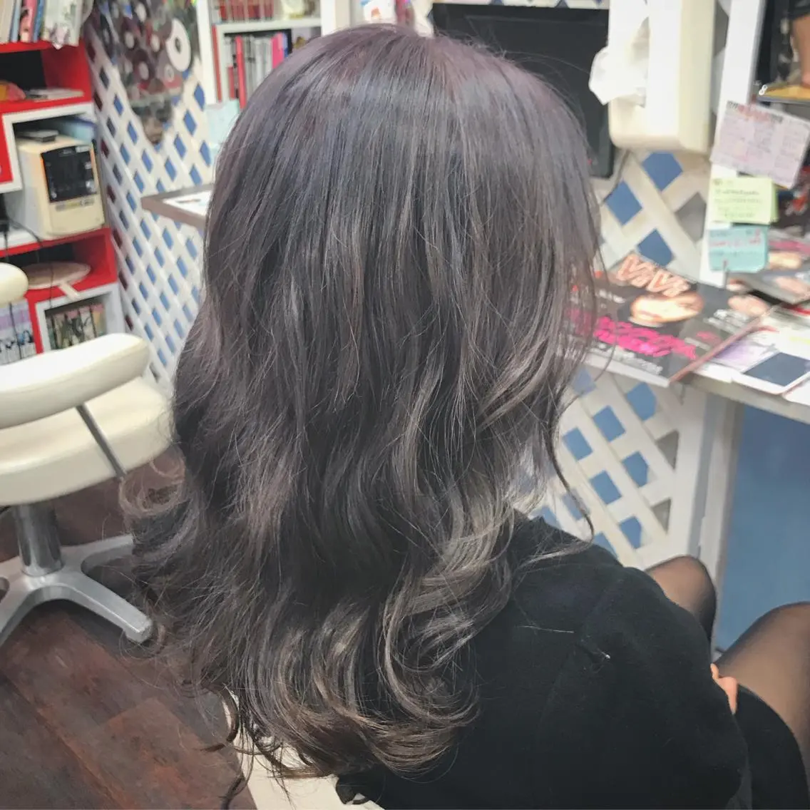 ミディアム カラー 岩谷/ブリーチ 🪽透明感カラーのヘアスタイル