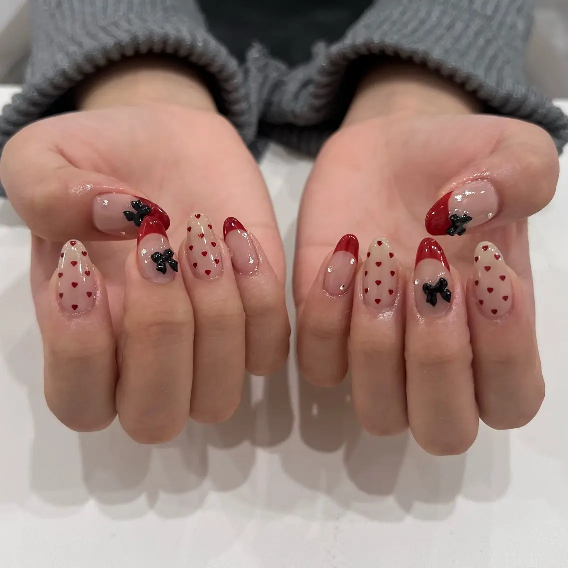 ネイル SHIORI🐈⬛ 韓国⌇ワンホンネイルのネイルデザイン