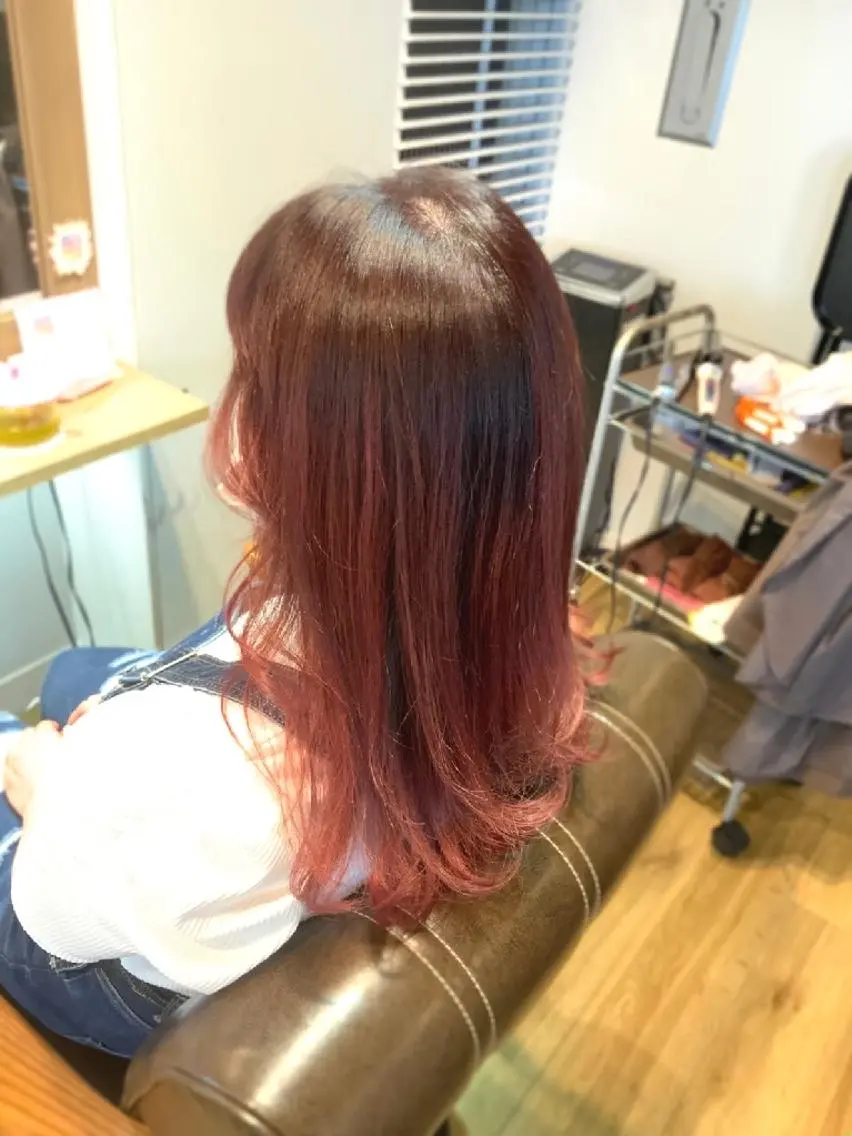 【⭐グラデーションブリーチ＋全体カラー⭐】ファイバープレックス使用✨トリートメント付の写真