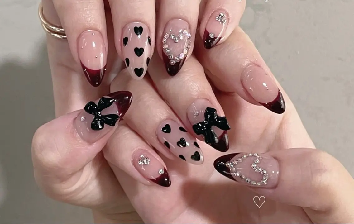 ネイル フレンチネイル ジェルネイル ガラスフレンチ ハロウィン ハート H.baby Nail Salonのネイルデザイン