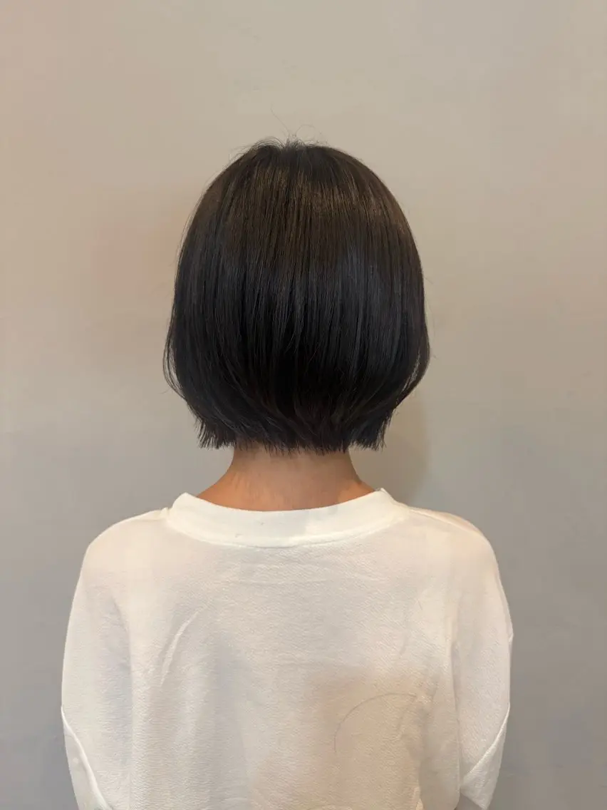 ショート ボブ レイヤーカット Babylone 飯尾 香音のヘアスタイル