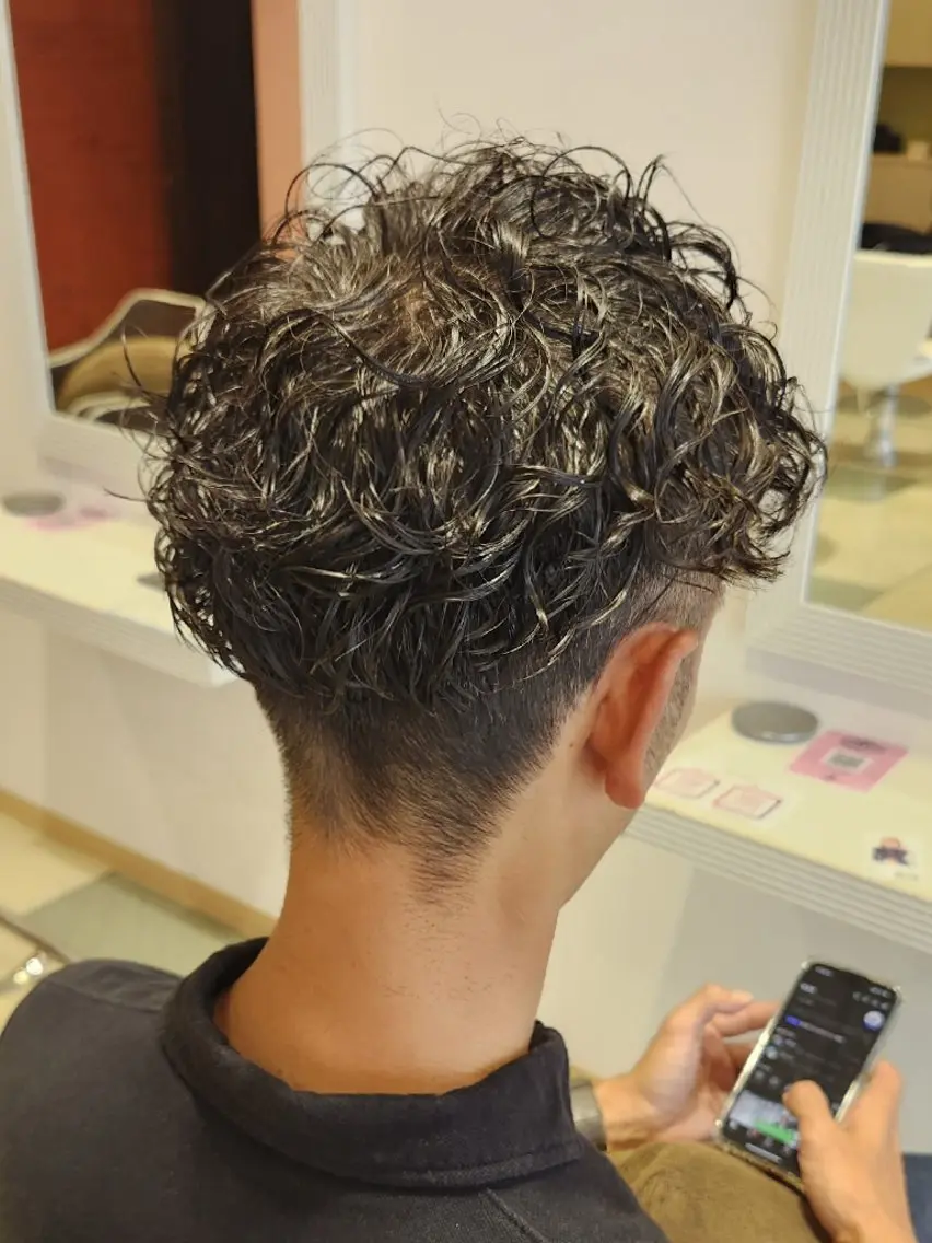 パーマ スパイラルパーマ カット パーマ 暖色カラー/髪質改善 /メンズ🧡莉南のヘアスタイル
