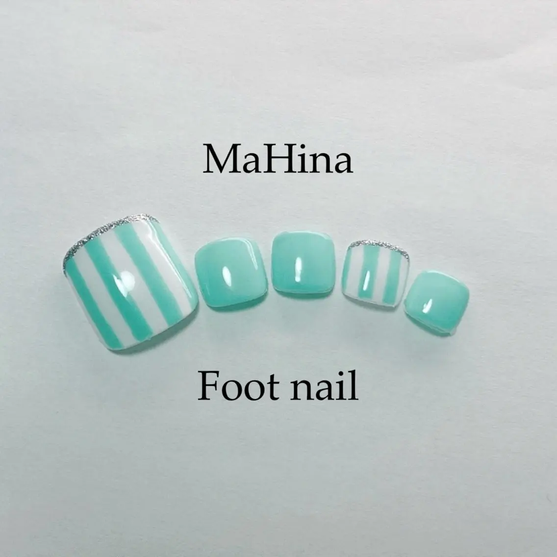 ネイル ブルー フットネイル ジェルネイル キラキラネイル ワンカラーネイル フットネイル Le Vernis MaHina・まひなのネイルデザイン
