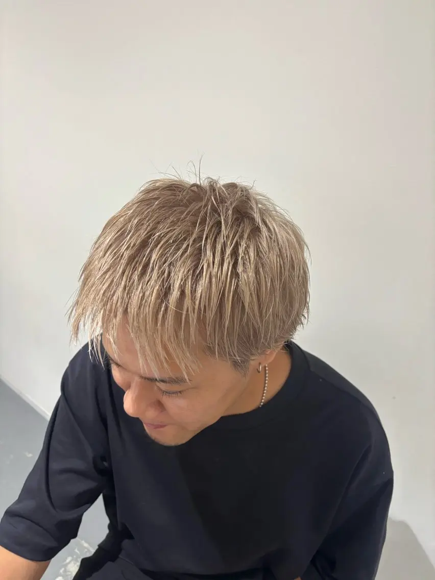 カラー メンズ メンズブリーチ ベージュカラー ブリーチ ミルクティーベージュ 松崎 真衣のヘアスタイル