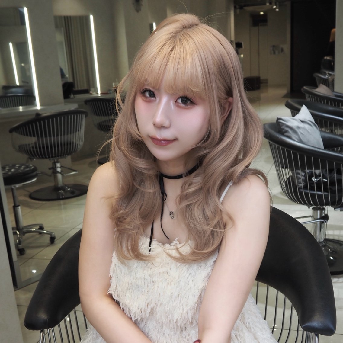 ロング 韓国風ヘア レイヤーカット 小顔カット ヘアカラー トリートメント レイヤー/ハイトーン 🤍reina🤍のヘアスタイル