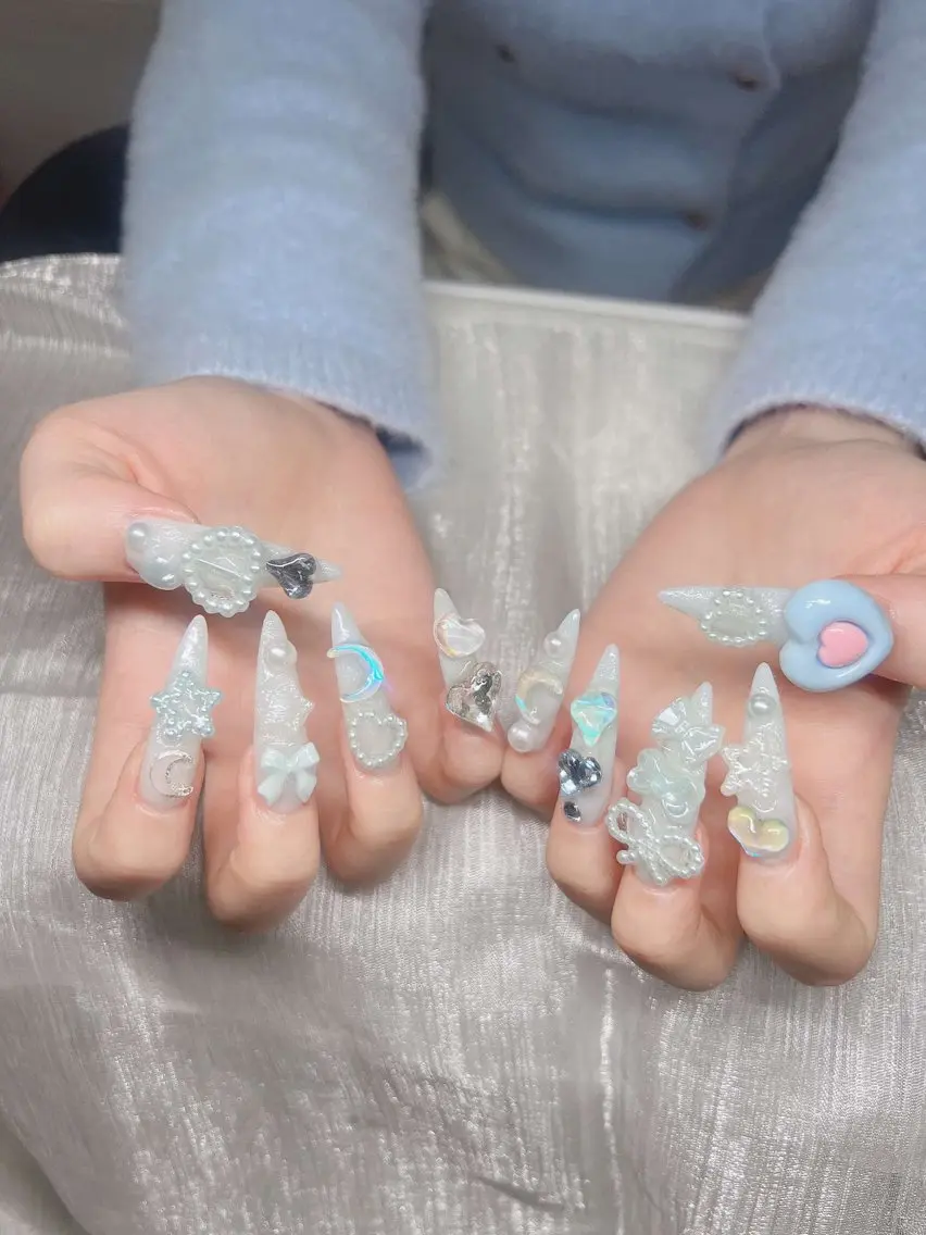 ネイル 長さ出し グラデーション 卒業式 キラキラネイル マグネットネイル Lee Nailsのネイルデザイン