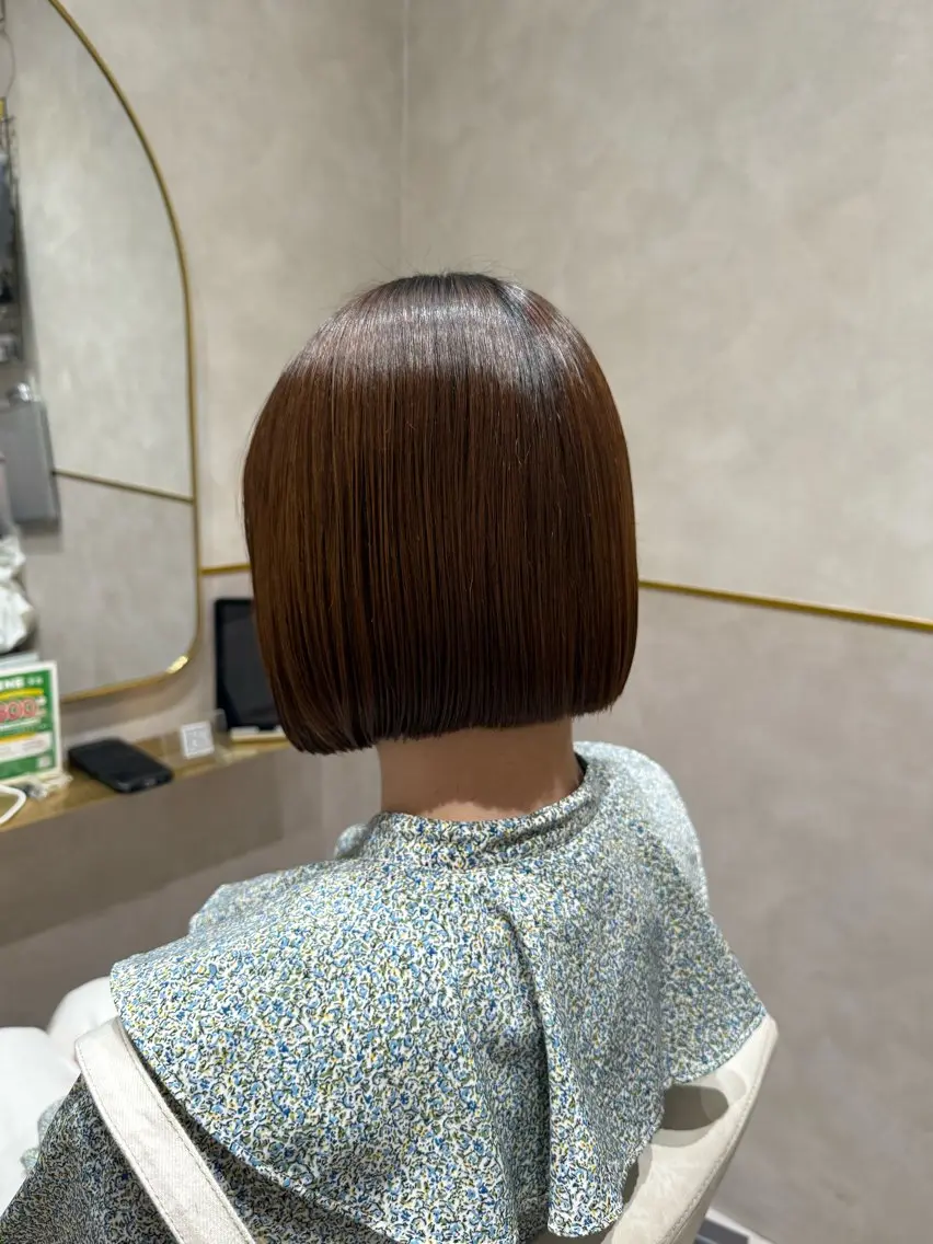 ショート ボブ カット 縮毛矯正 🫧ボブ/ツヤ髪/美 髪矯正／菜結のヘアスタイル