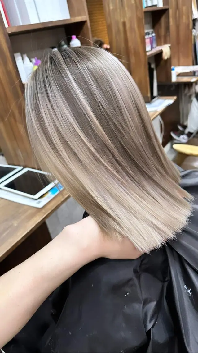 ハイトーンバレイヤージュ➕カット✂️【ブリーチ二回】コタトリートメント付き🌟ストレート仕上げorコテ仕上げ💁‍♂️の写真