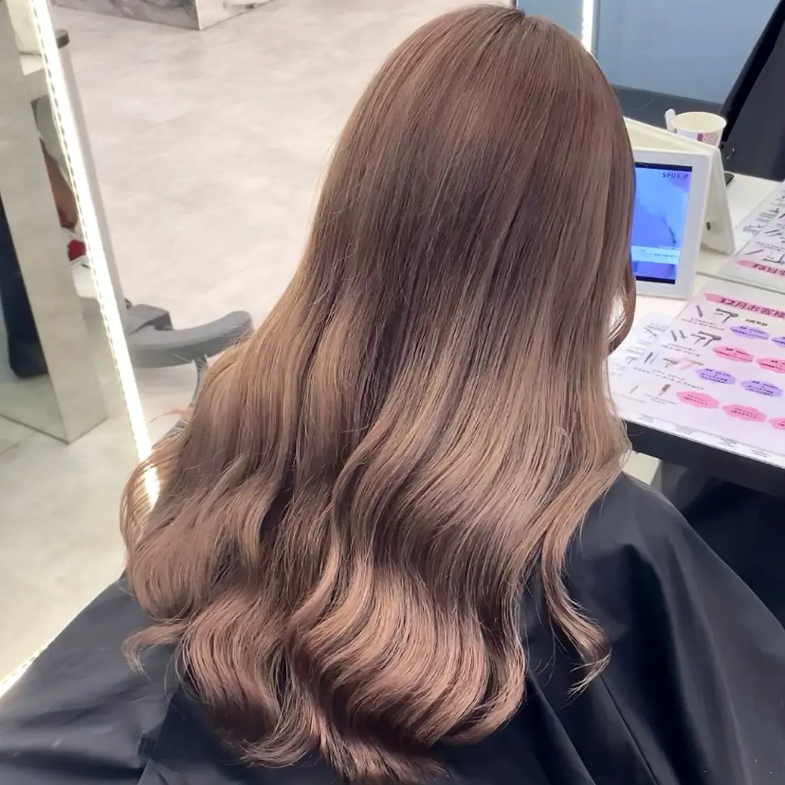 ロング ヘアカラー 🇰🇷韓国ヘア🎀 レイヤー🤍MOEのヘアスタイル