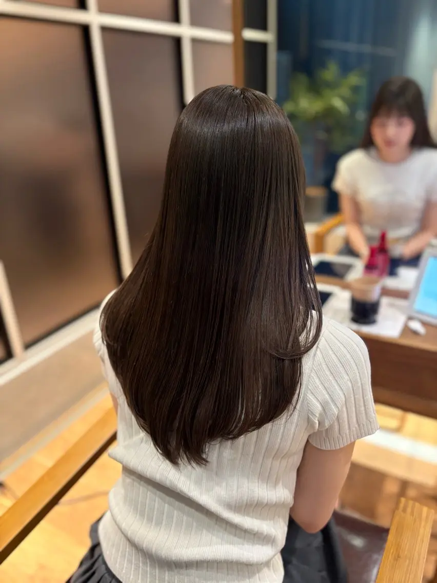 セミロング カット 村上 莉菜のヘアスタイル
