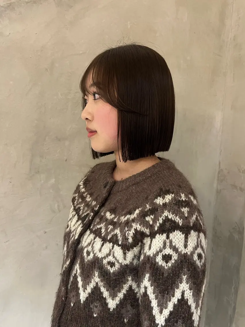 ミディアム 切りっぱなしボブ/ 艶カラー/綾莉のヘアスタイル