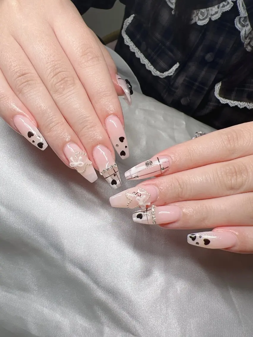 ネイル 長さ出し グラデーション 卒業式 キラキラネイル マグネットネイル Lee Nailsのネイルデザイン
