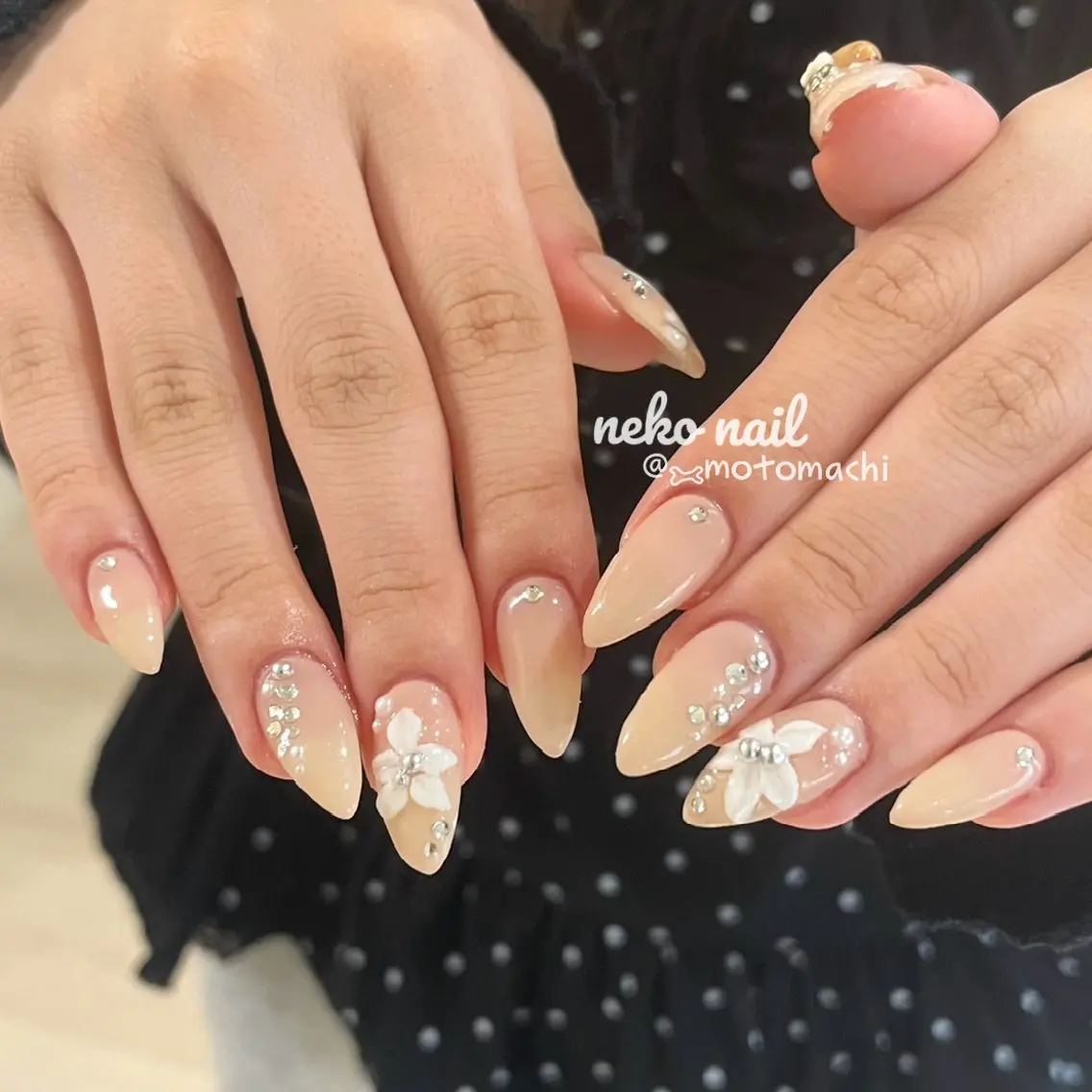 ネイル フラワーネイル ガーリー ハンドネイル neko nailのネイルデザイン